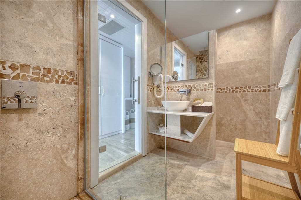 rooms-superior-room