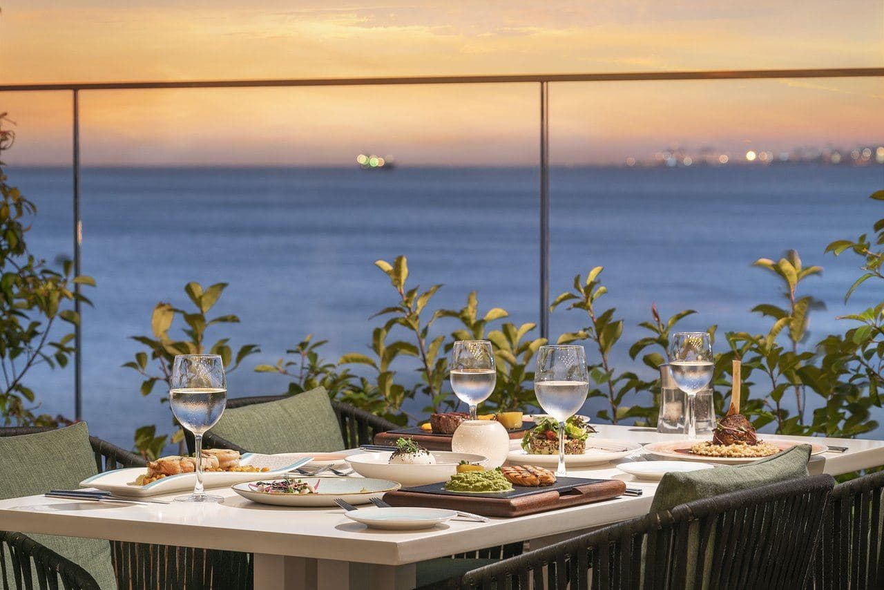 restaurants-atrox-restaurantterrace-bar-and-lounge