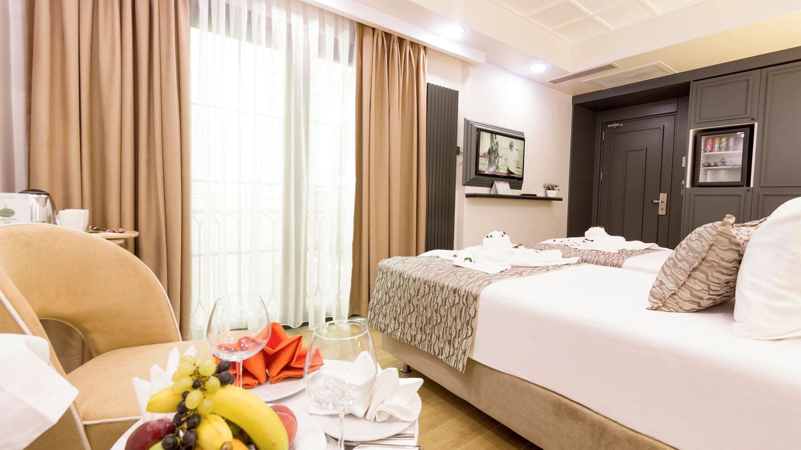 rooms-double-superior-queen-bed