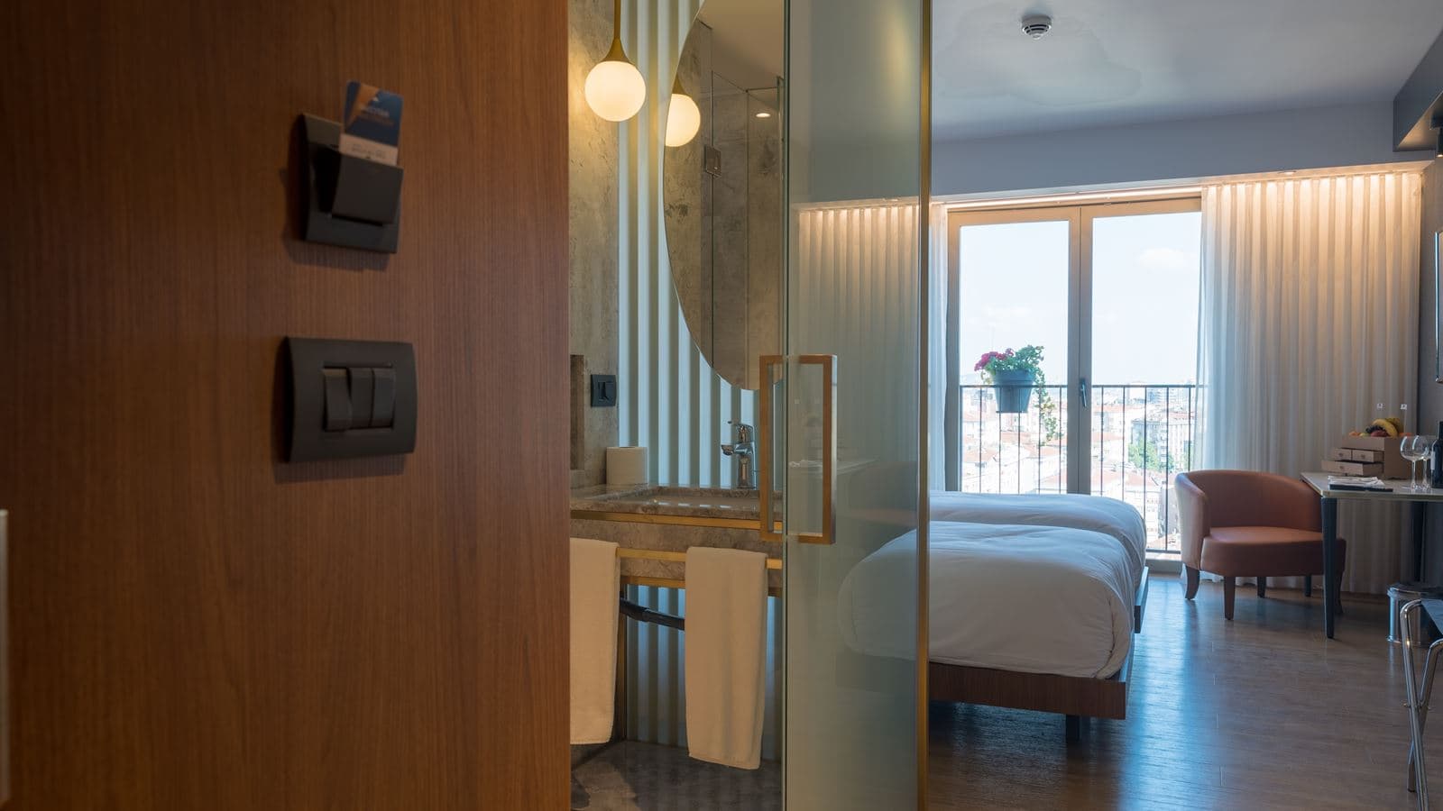 rooms-room-deluxe