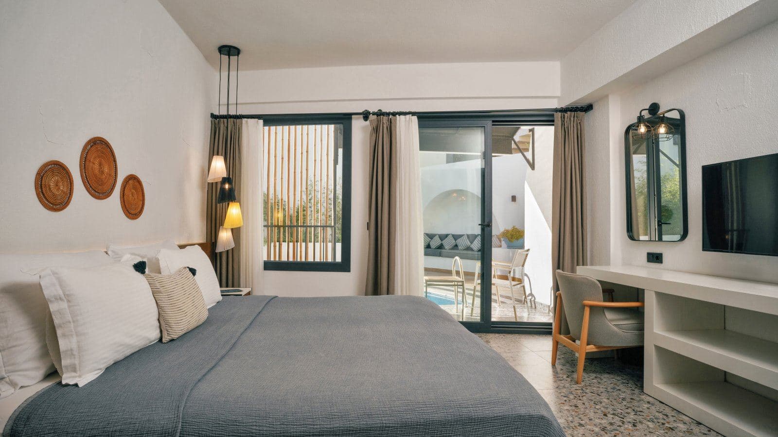 rooms-swim-up-room-with-sharing-pool