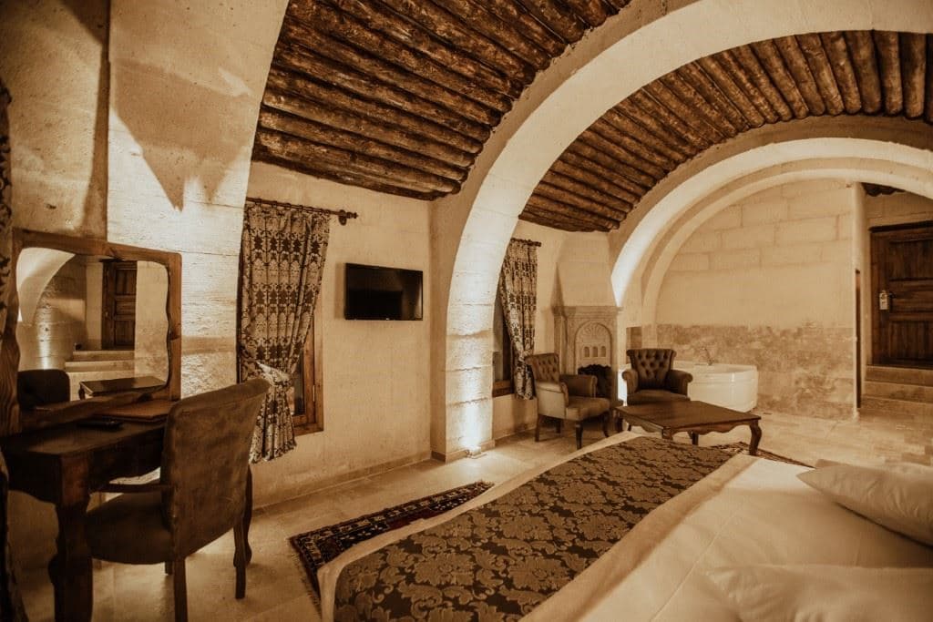 rooms-suit-room