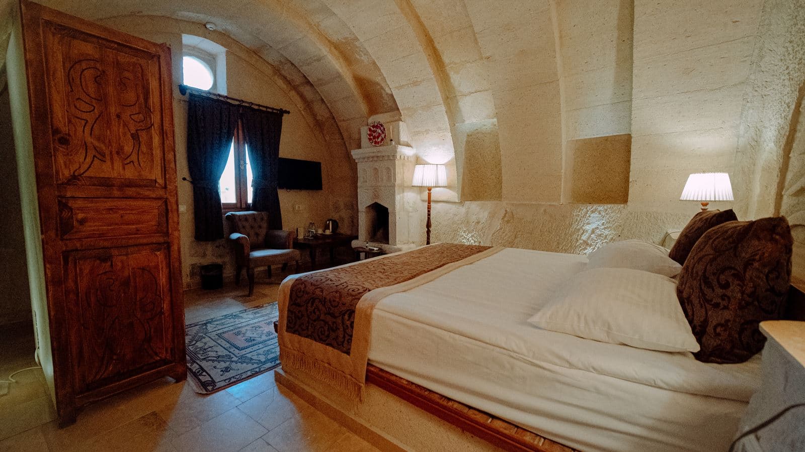 rooms-suit-room