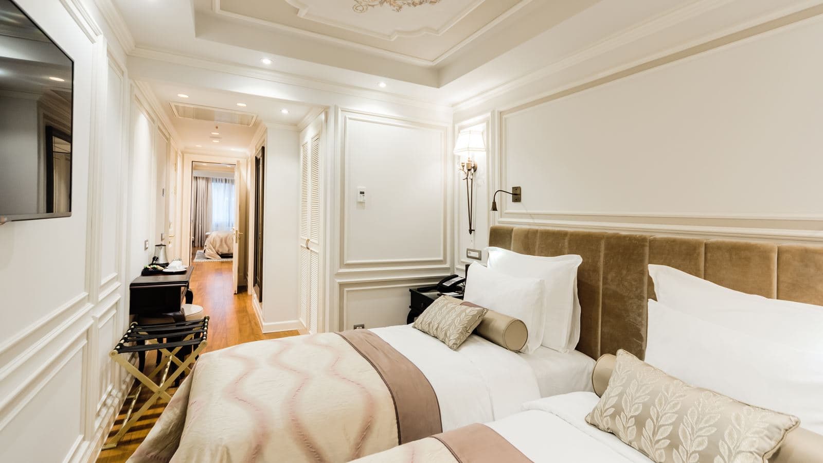 rooms-family-room-connecting-room