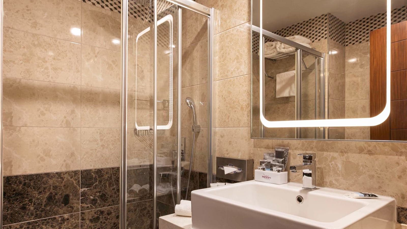 rooms-deluxe-room