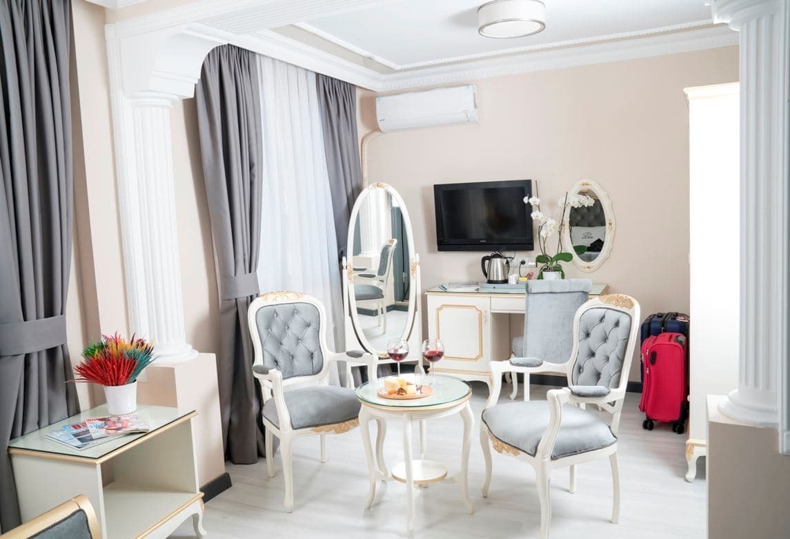 rooms-deluxe-room