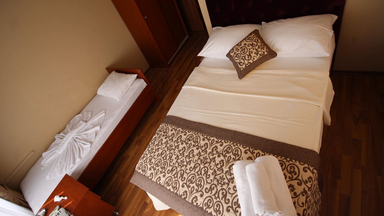 rooms-room-economy
