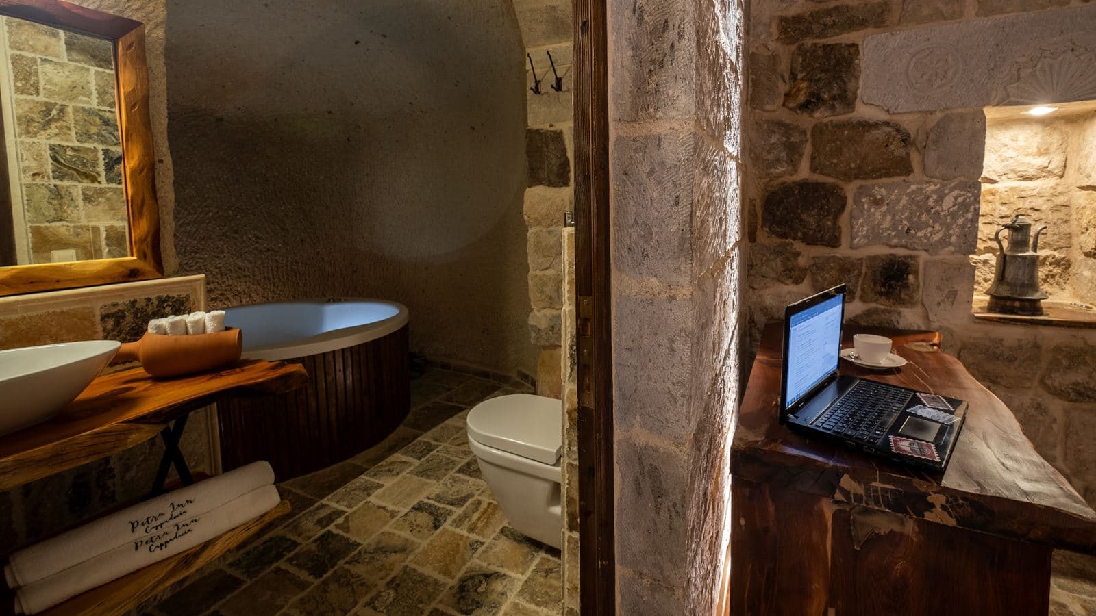 rooms-deluxe-suite