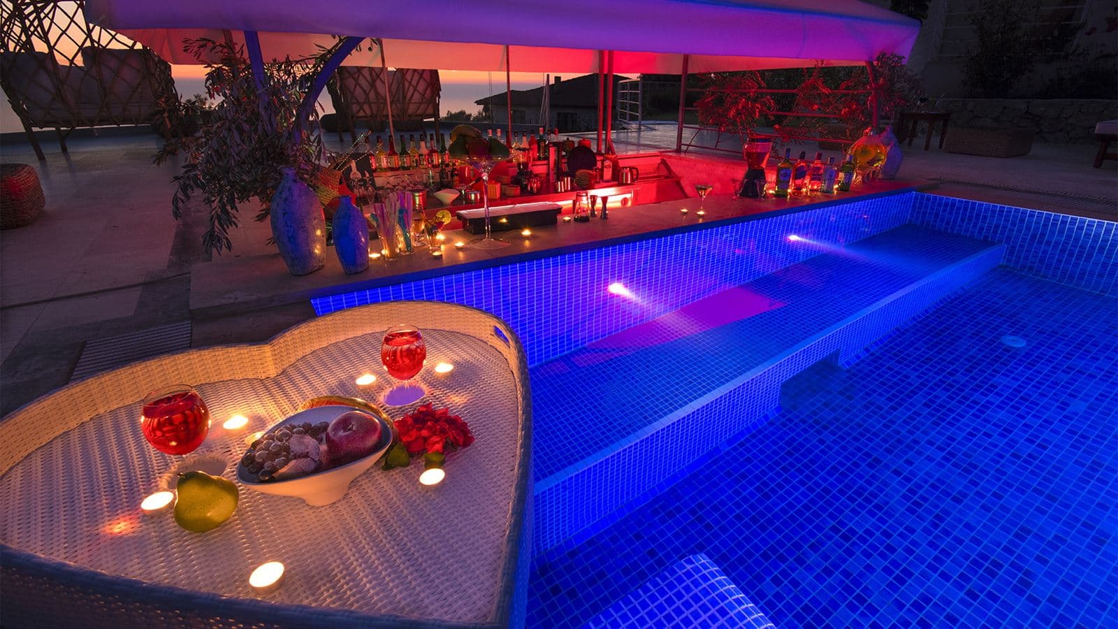 bars-at-the-poolside