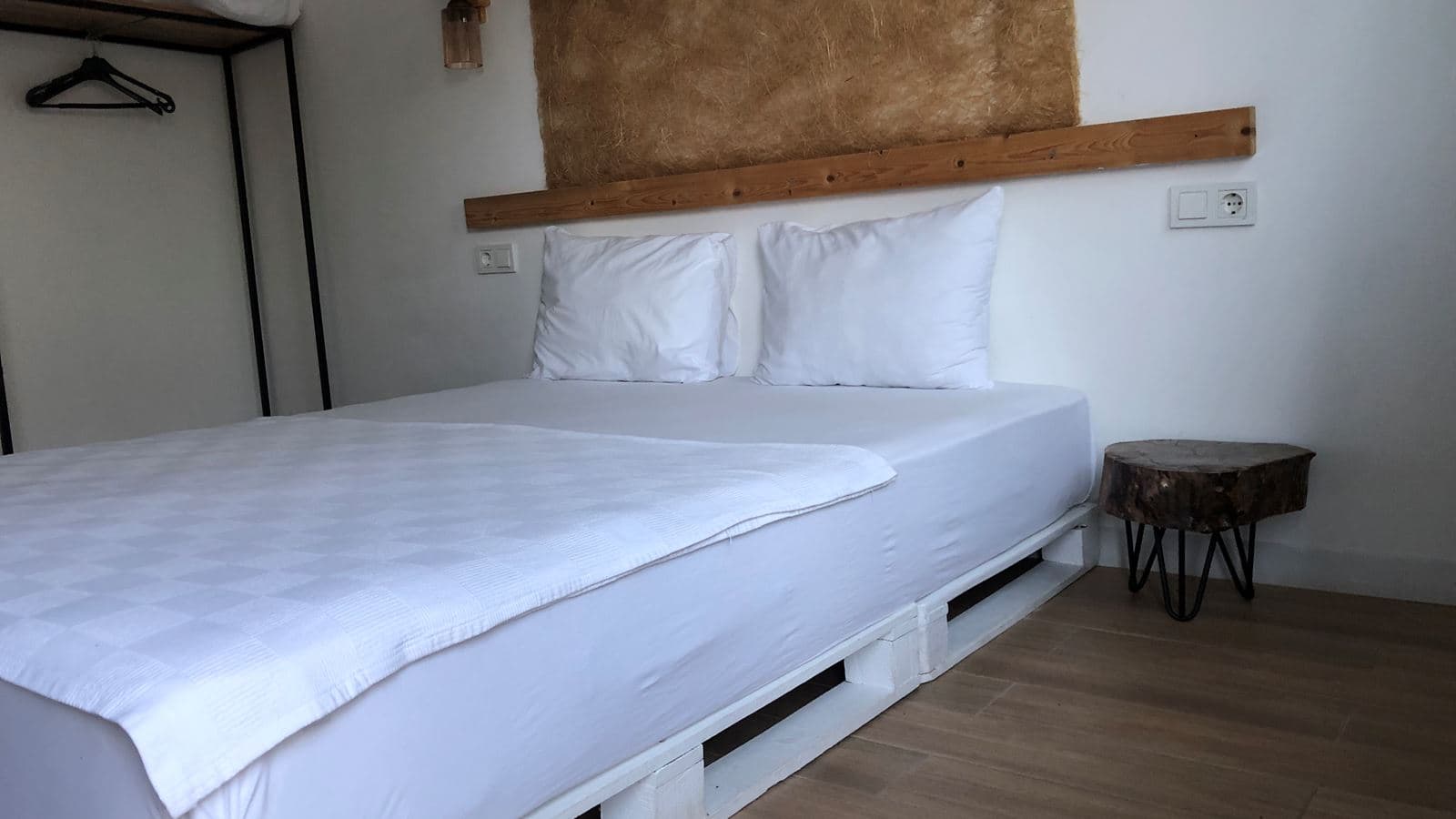 rooms-standard-room