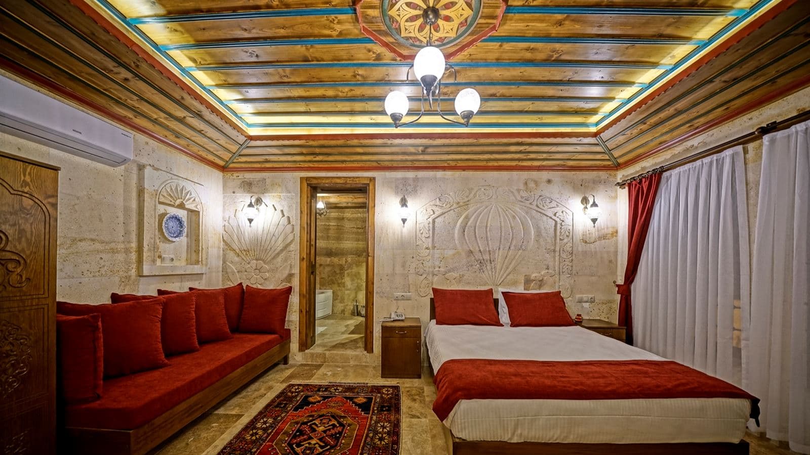 rooms-deluxe-with-jacuzzi-room