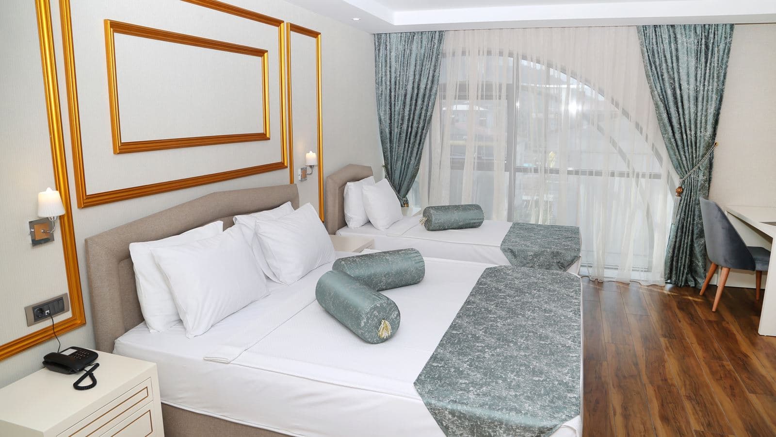 rooms-deluxe-room