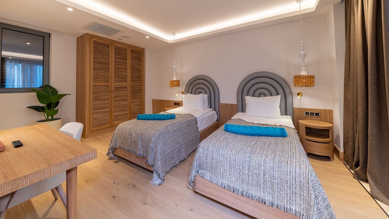 rooms-swim-up-villa