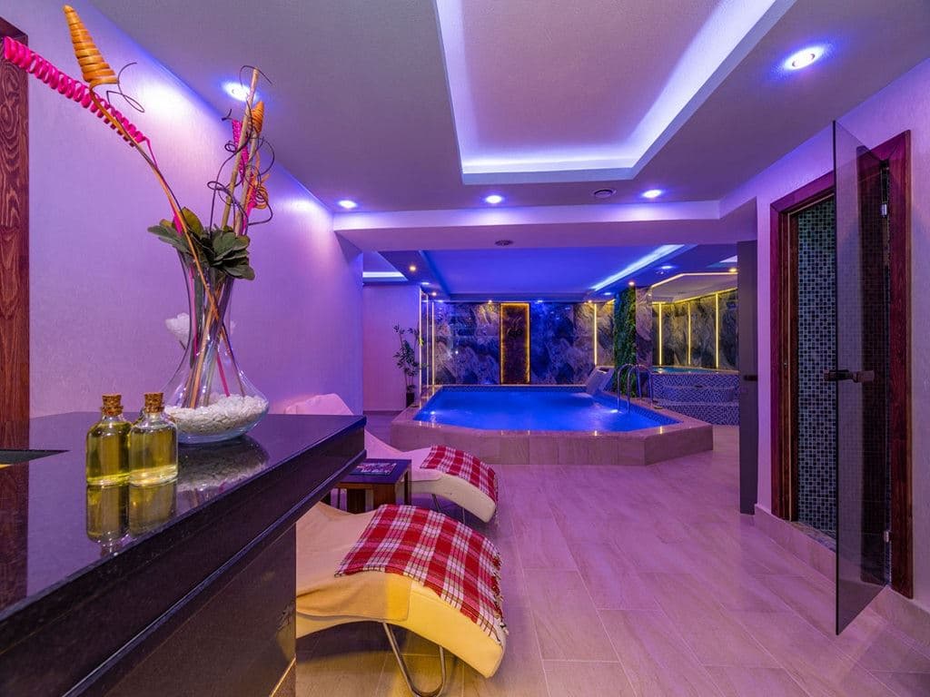 pools-indoor-pool