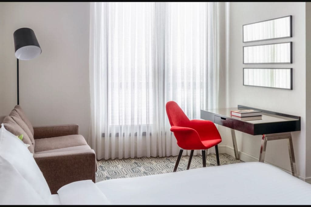 rooms-classic-room