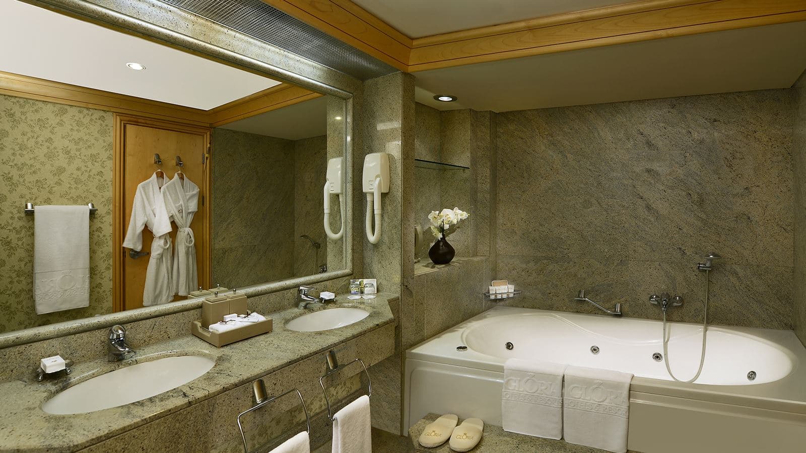 rooms-deluxe-suite