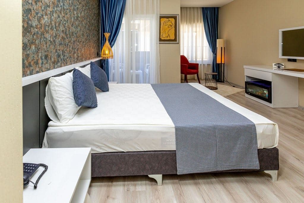 rooms-superior-room