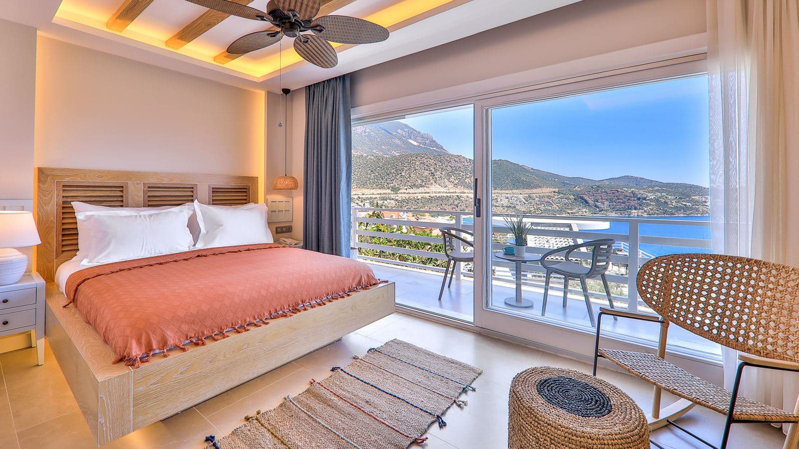 rooms-deluxe-room