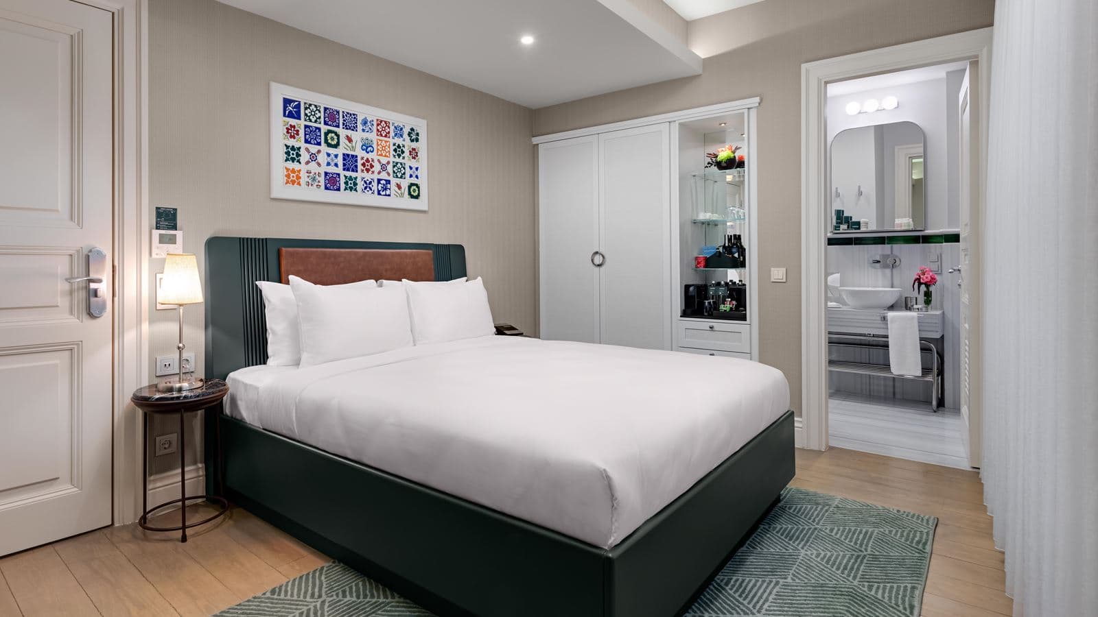 rooms-superior-room