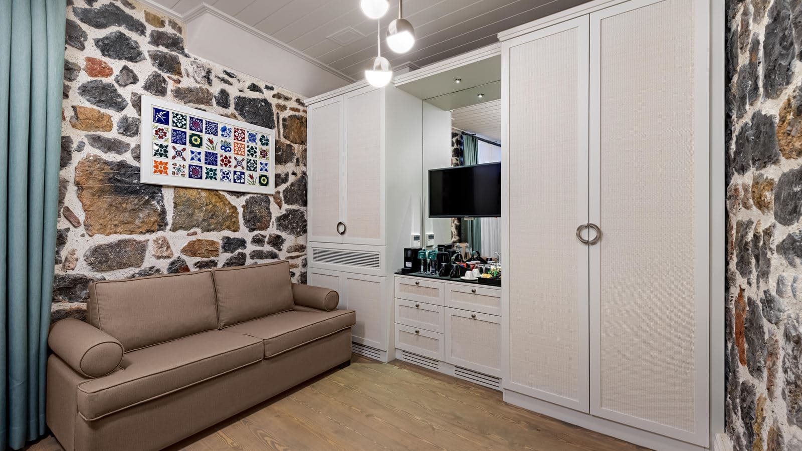 rooms-deluxe-room