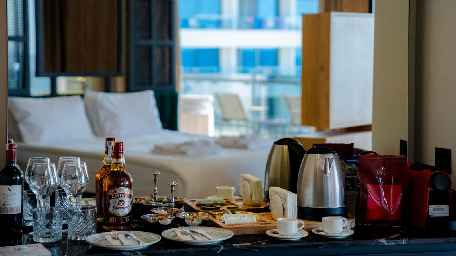 rooms-alarcha-suite-sea-view-room