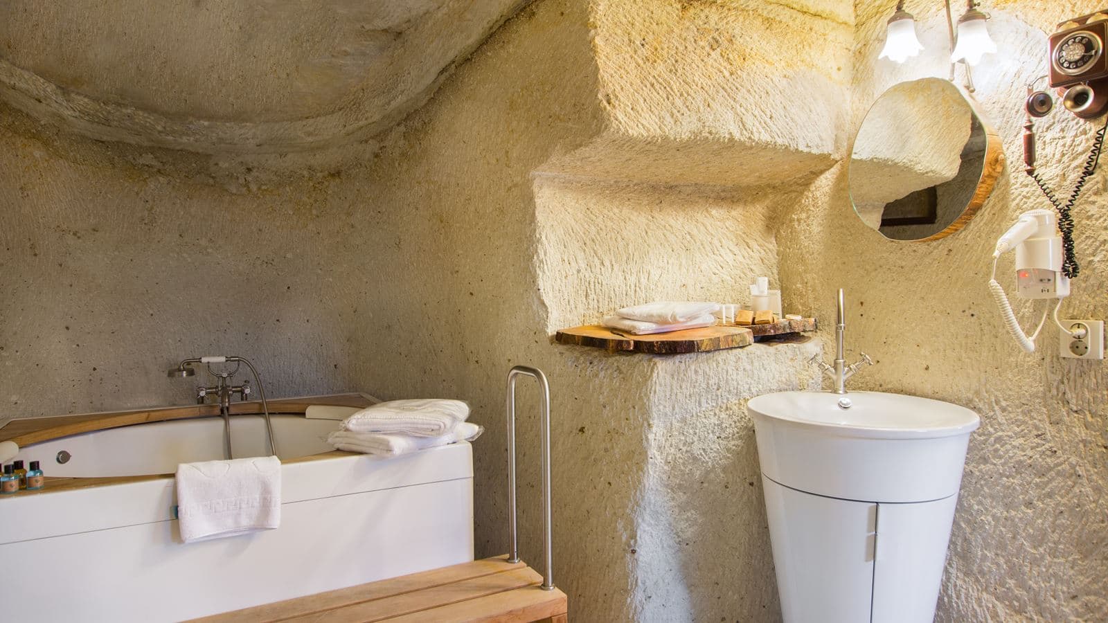 rooms-deluxe-cave