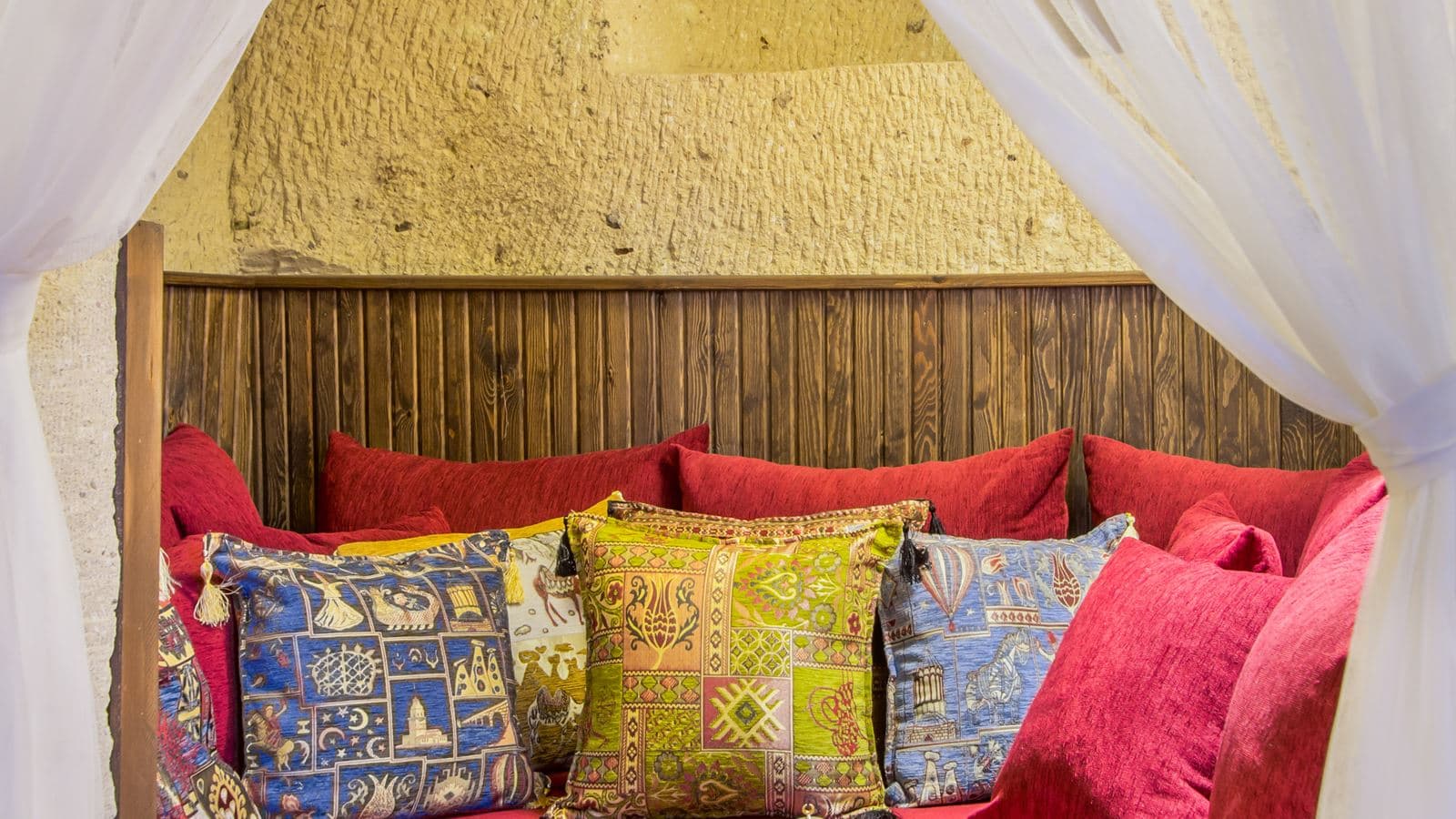 rooms-deluxe-cave