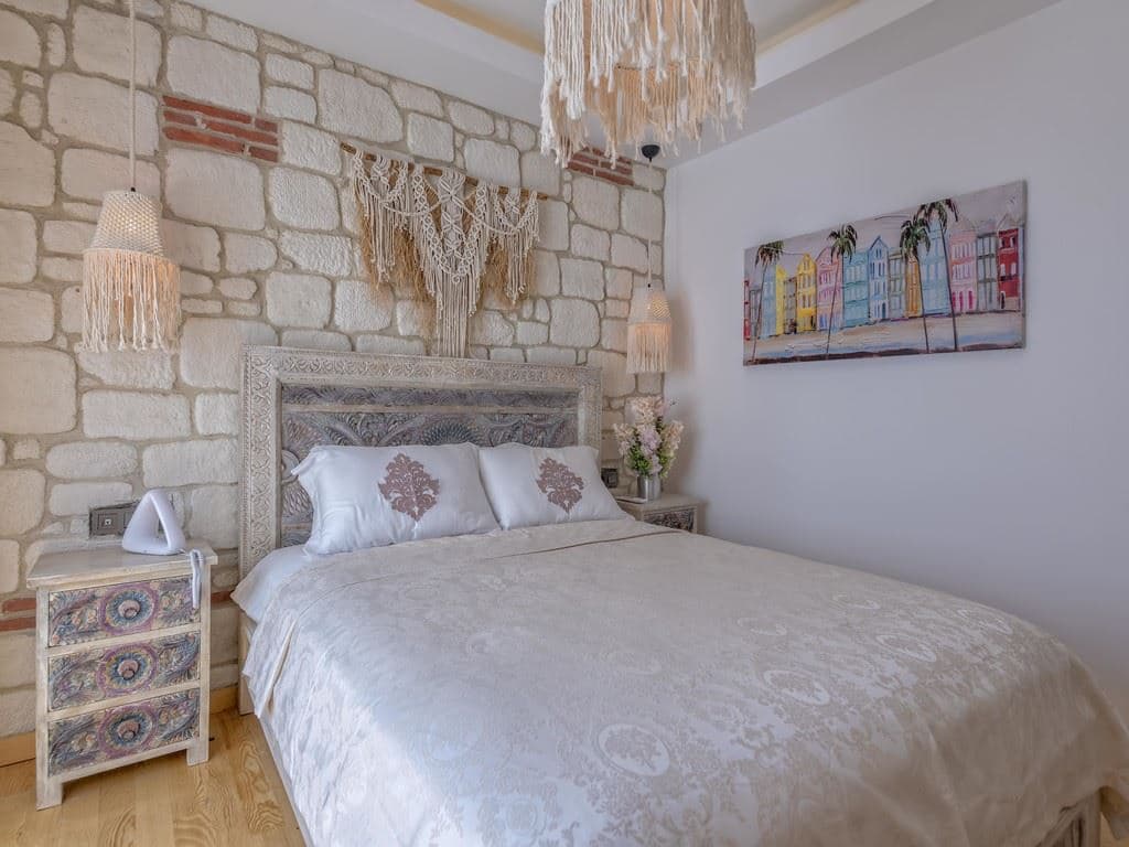 rooms-deluxe-room