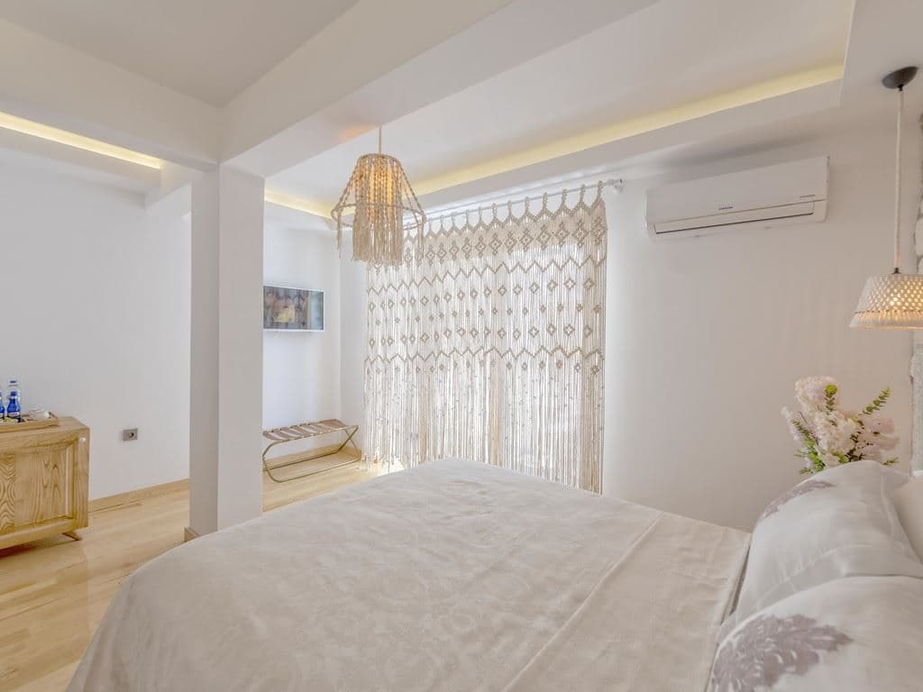 rooms-deluxe-room