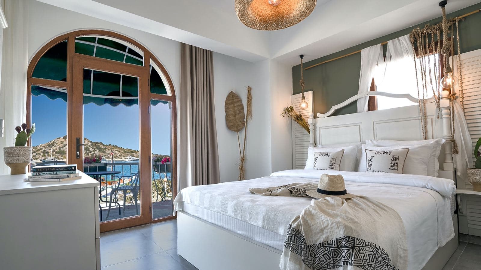 rooms-seaview-room