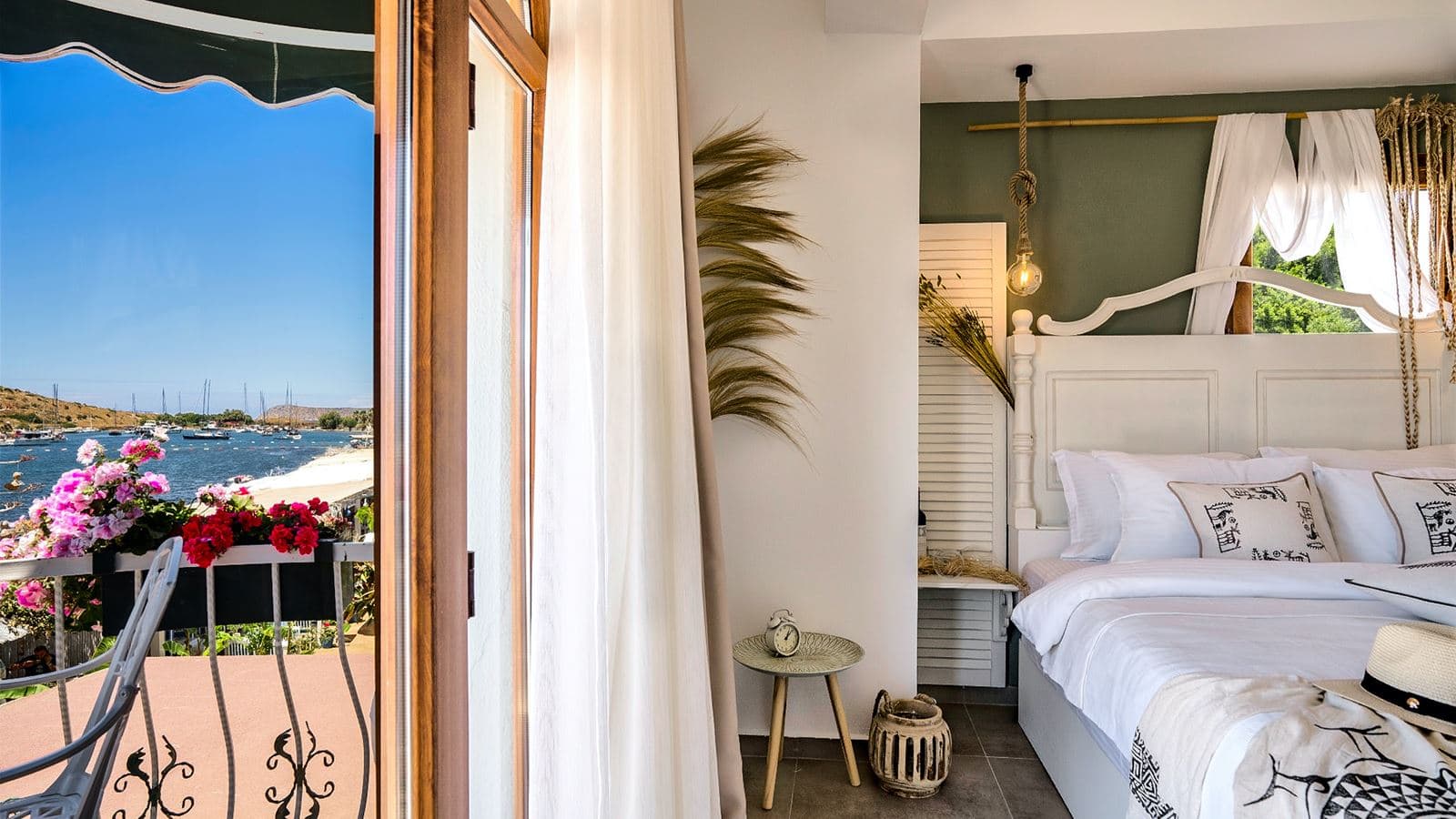 rooms-seaview-room
