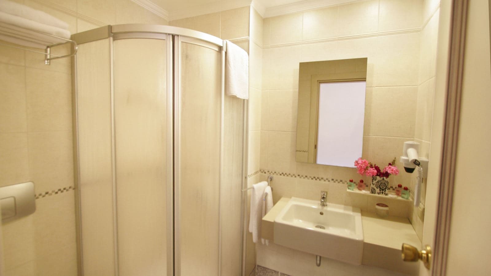 rooms-economy-room