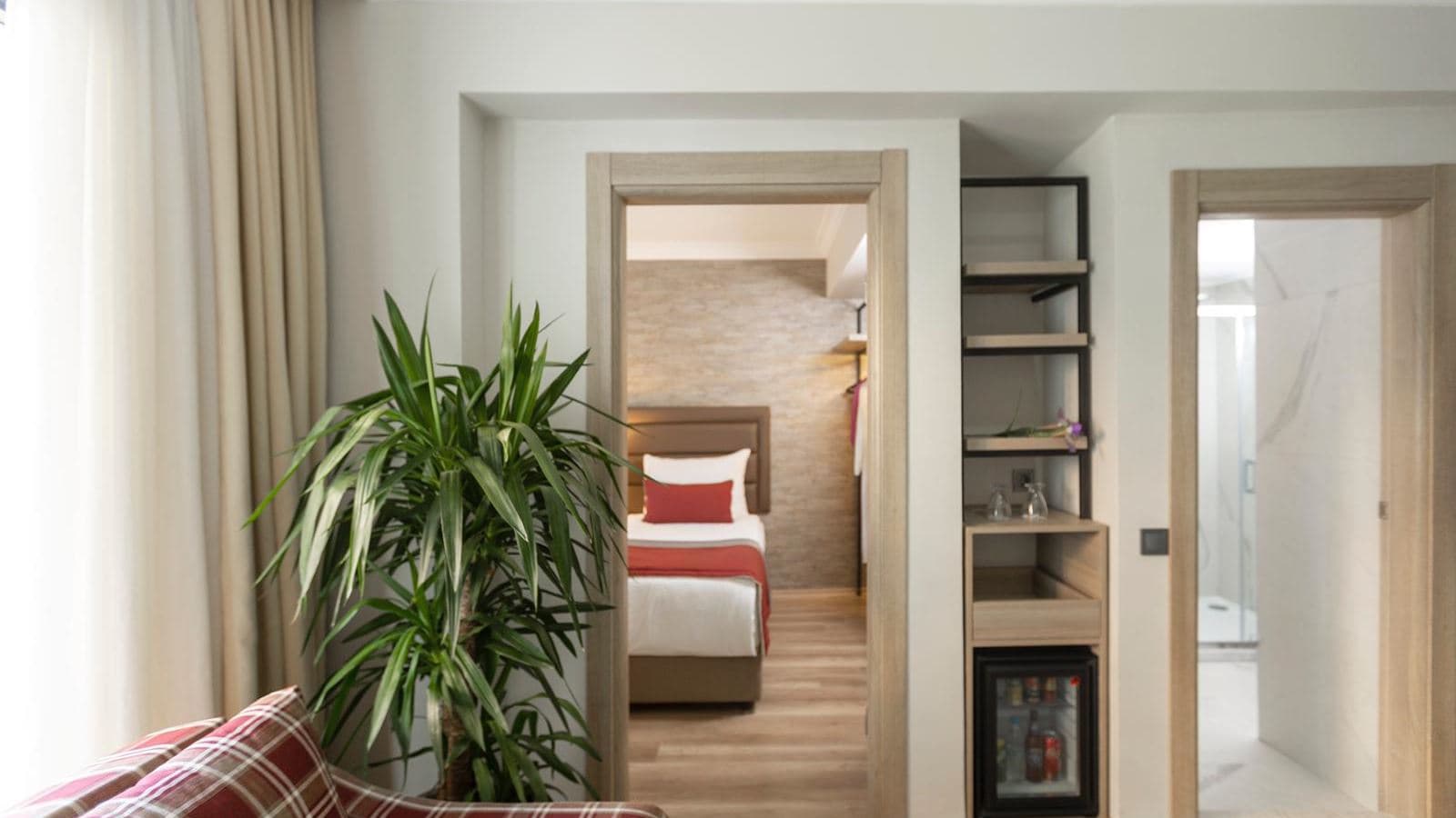 rooms-junior-pool-view-room
