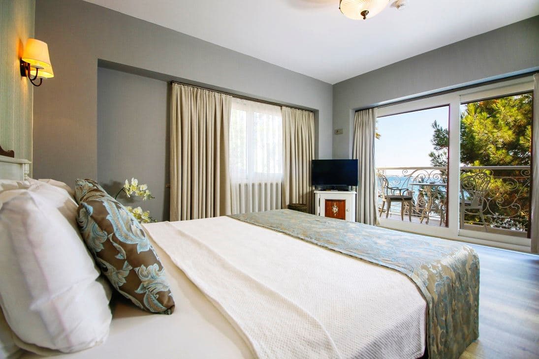 rooms-deluxe-sea-view-room