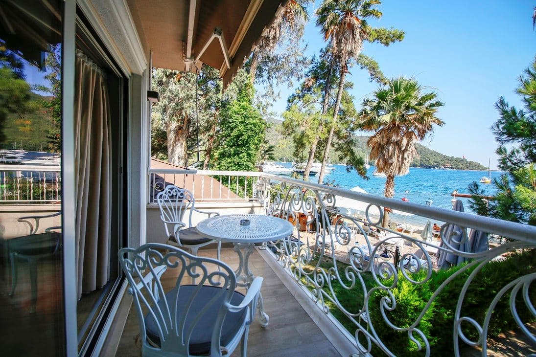 rooms-deluxe-sea-view-room