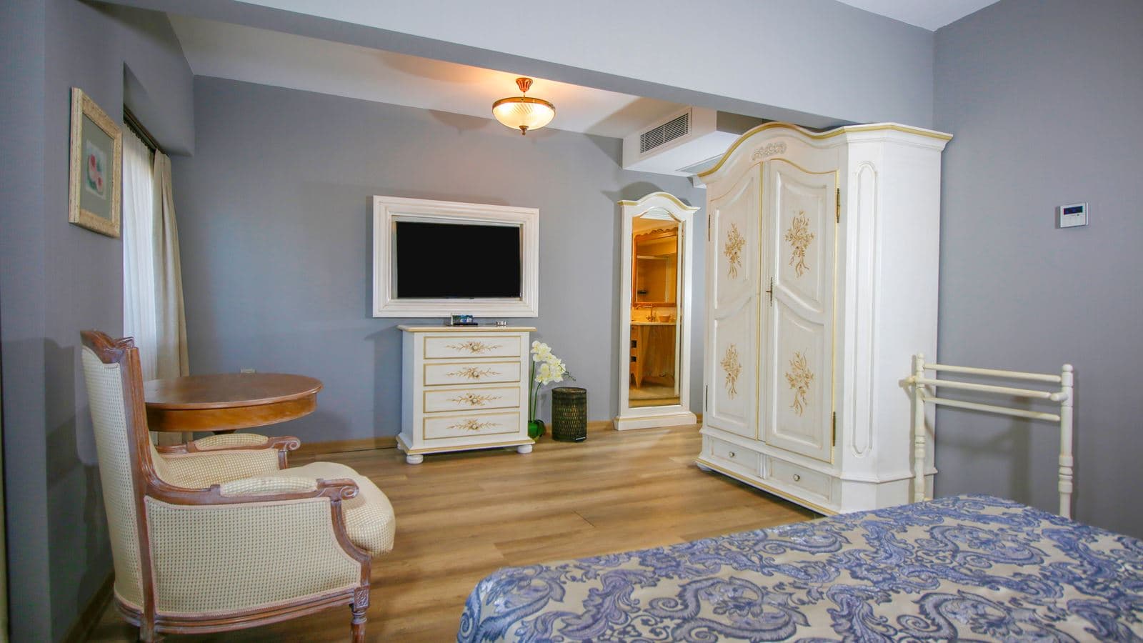 rooms-standard-land-view-room