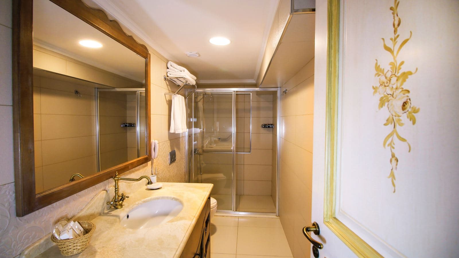 rooms-standard-land-view-room