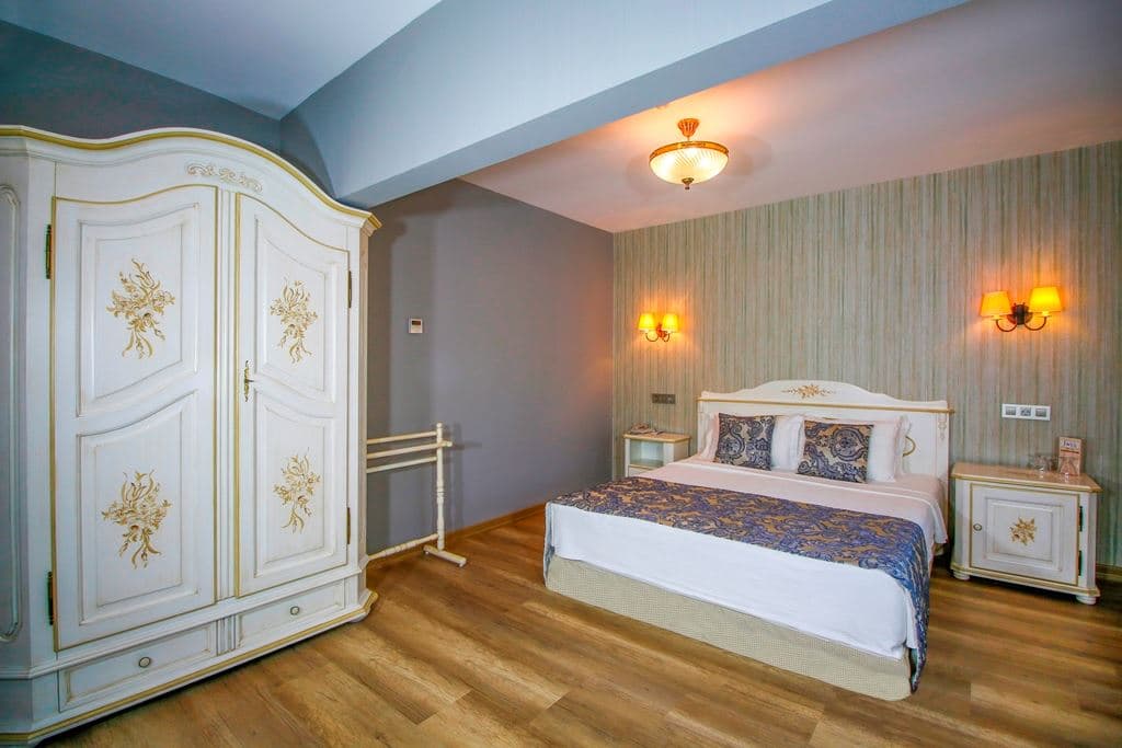 rooms-standard-land-view-room