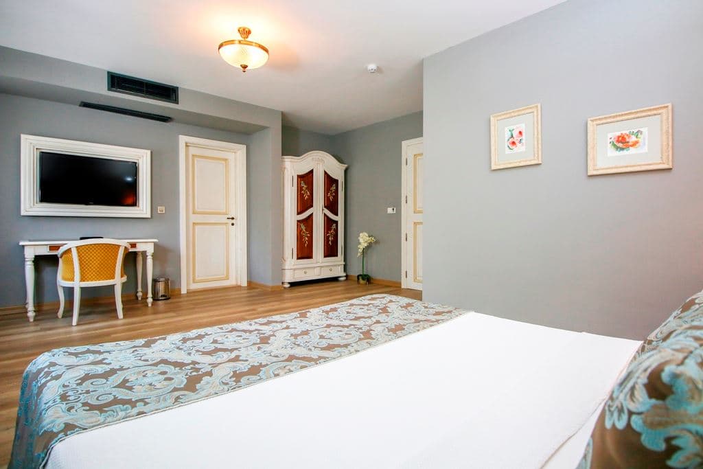 rooms-standard-land-view-room