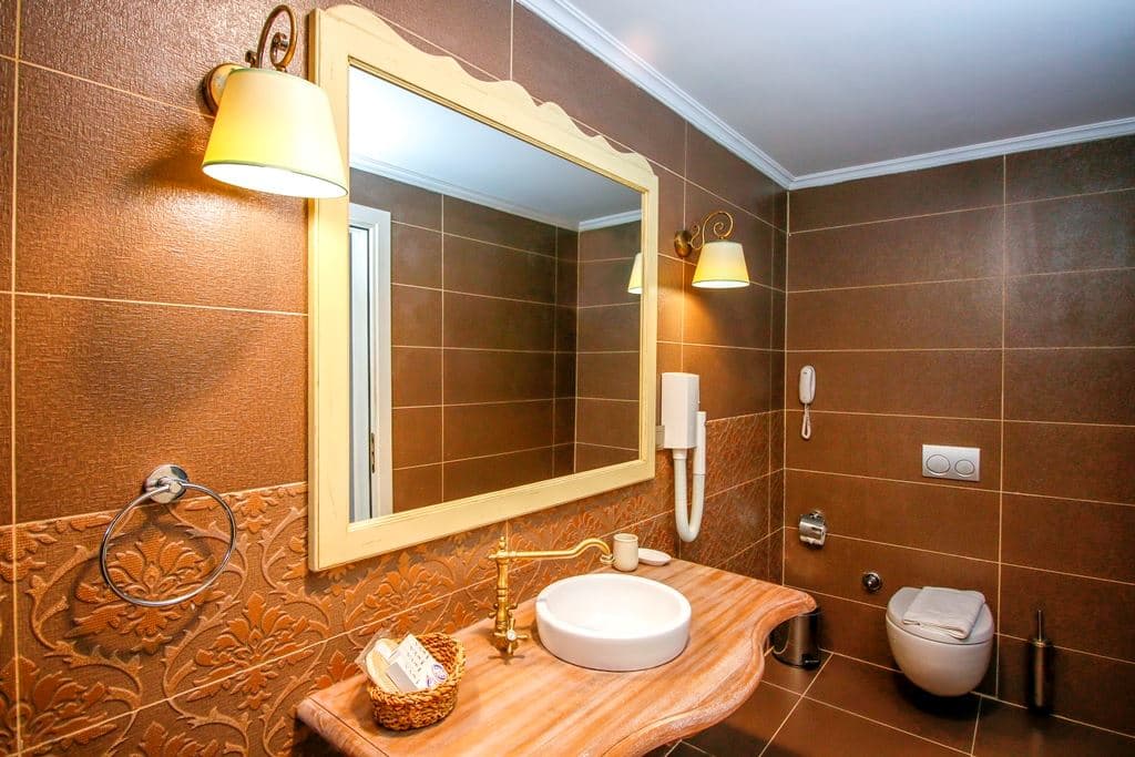 rooms-standard-land-view-room