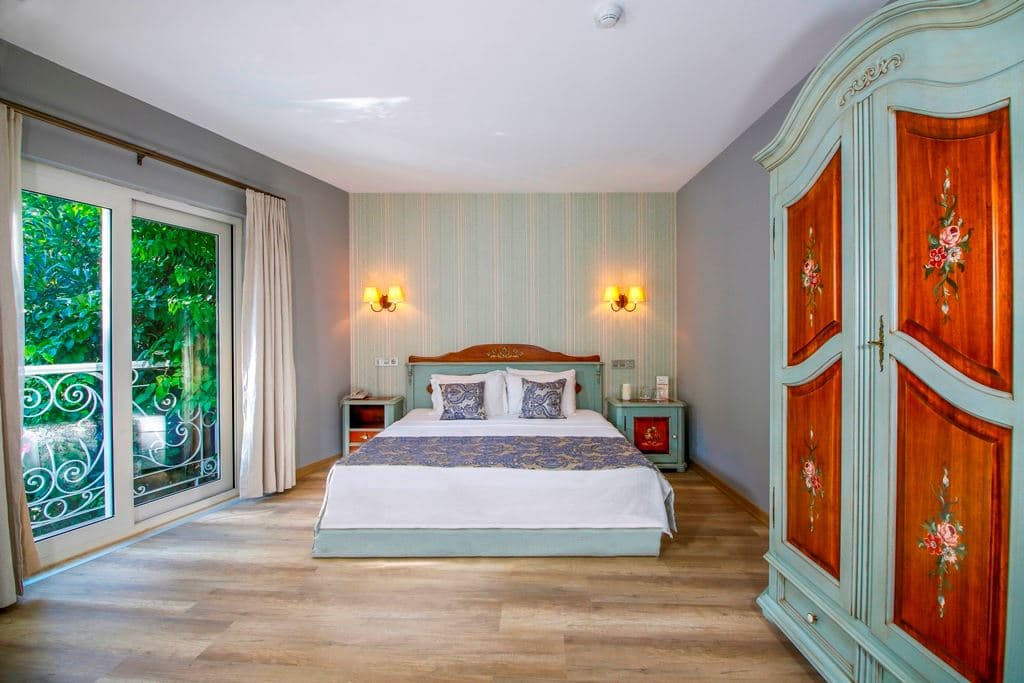 rooms-deluxe-land-view-room