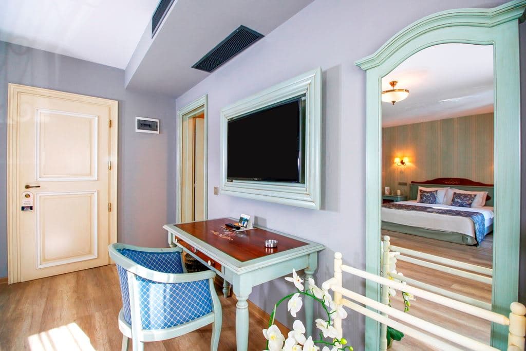 rooms-deluxe-land-view-room
