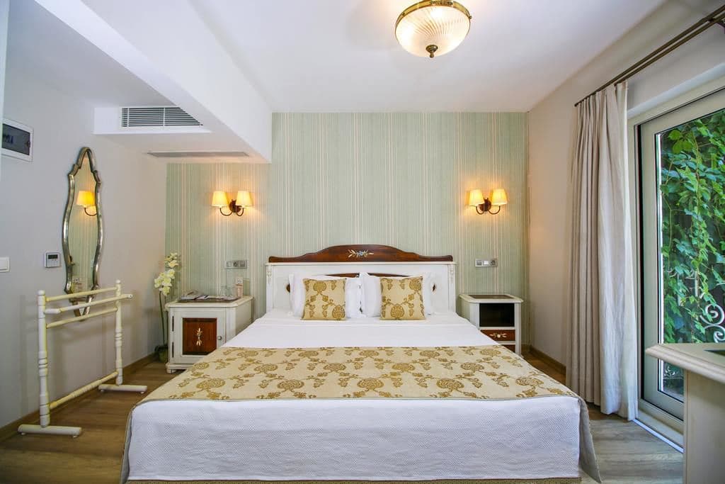 rooms-family-land-view-room
