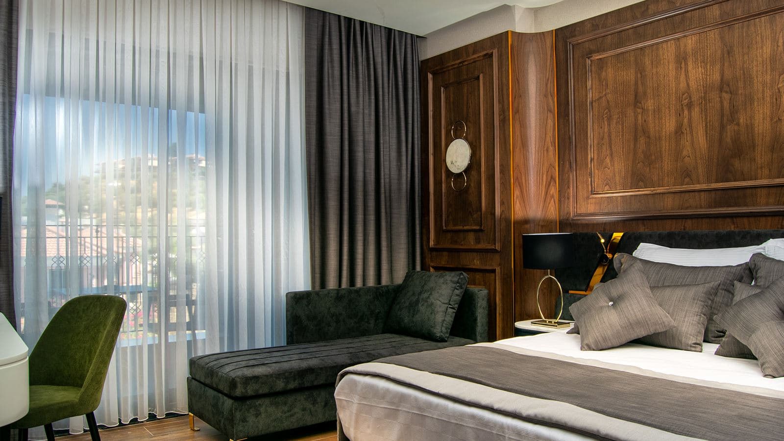 rooms-deluxe-room