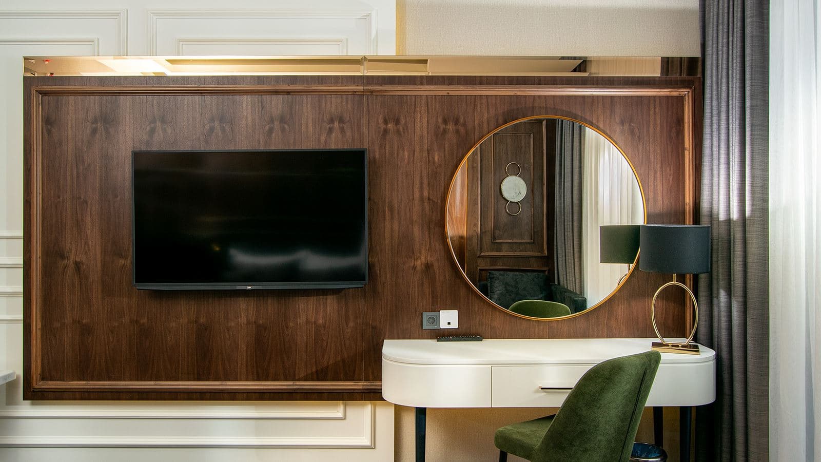rooms-deluxe-room