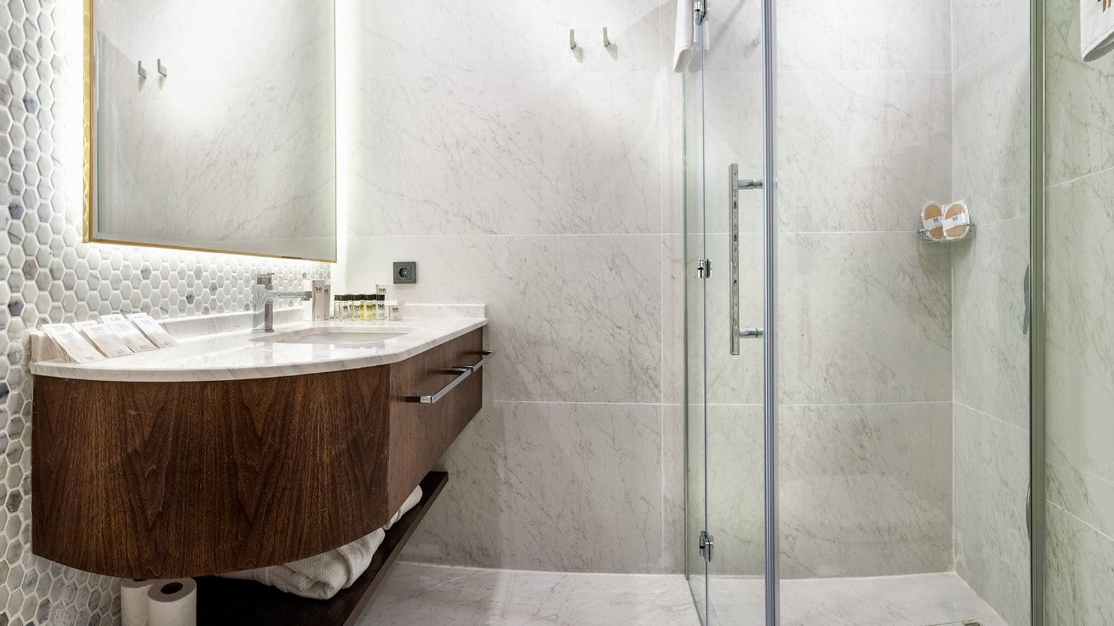 rooms-deluxe-room