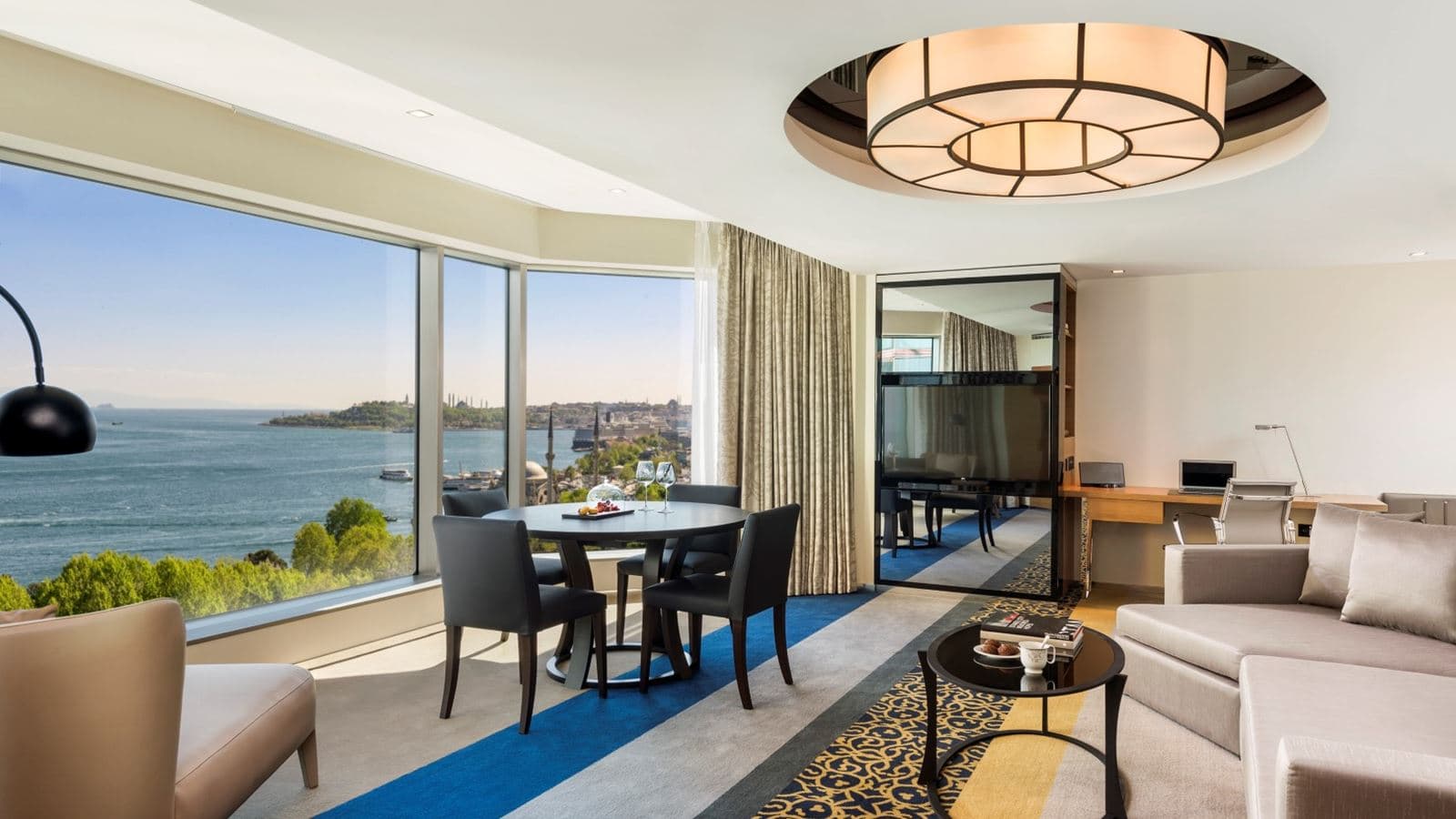 rooms-suite-deluxe-city-view
