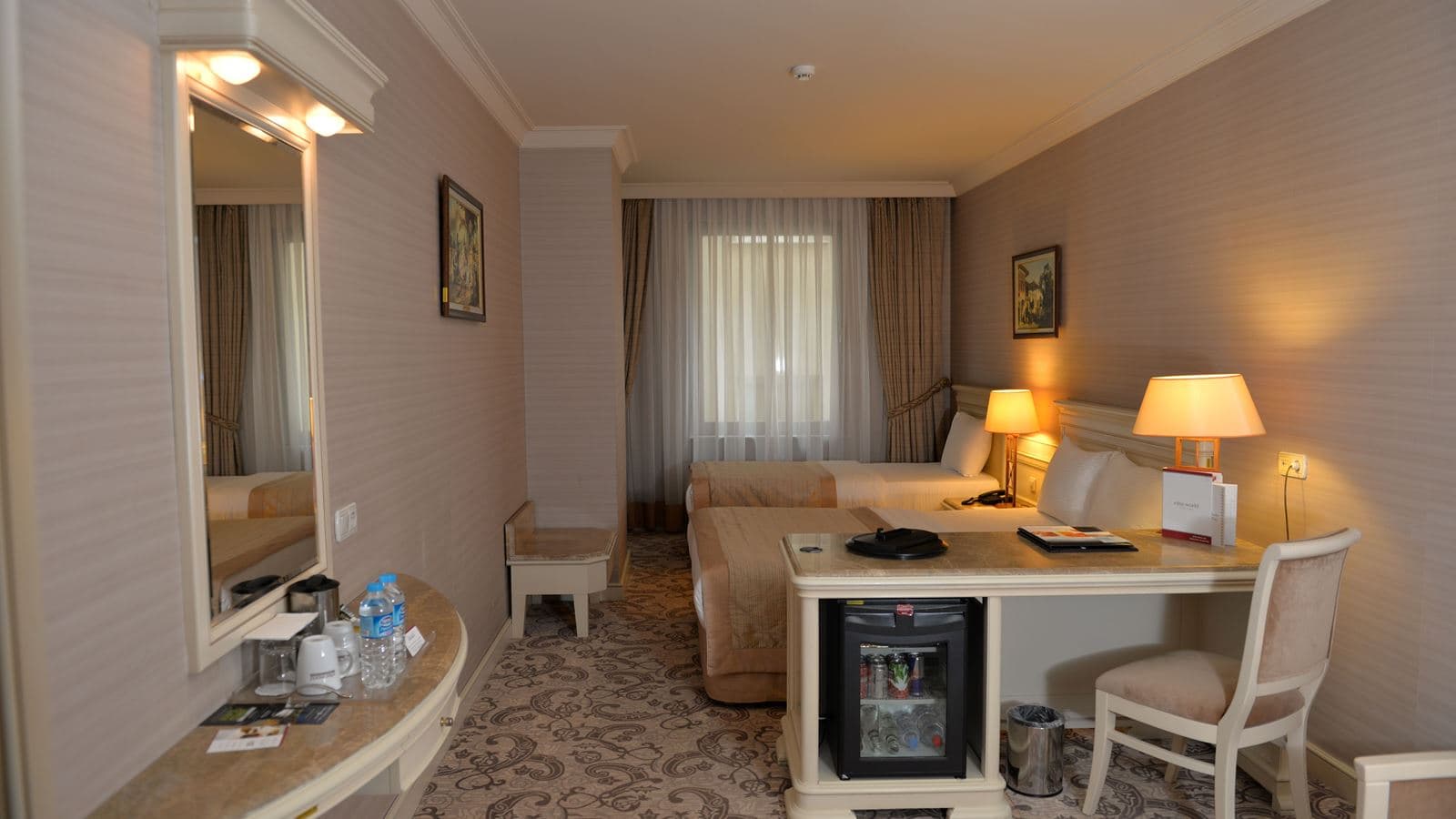 rooms-classic-room