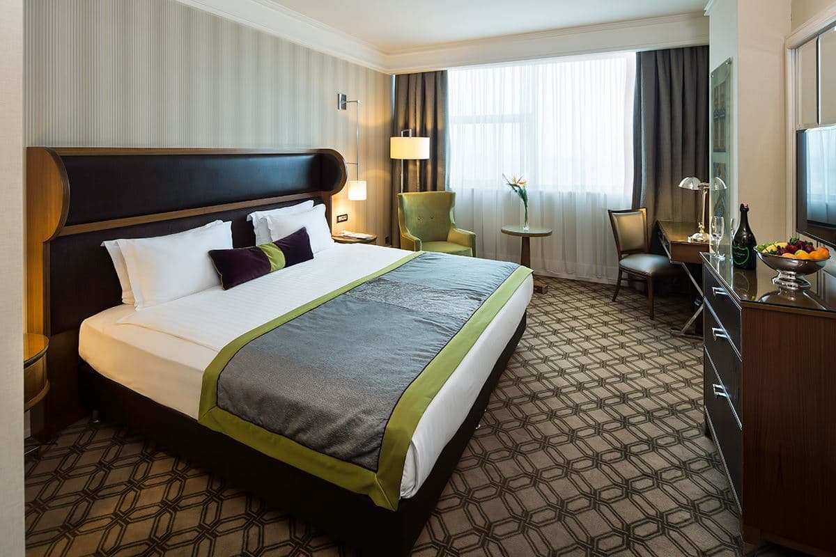 rooms-deluxe-room