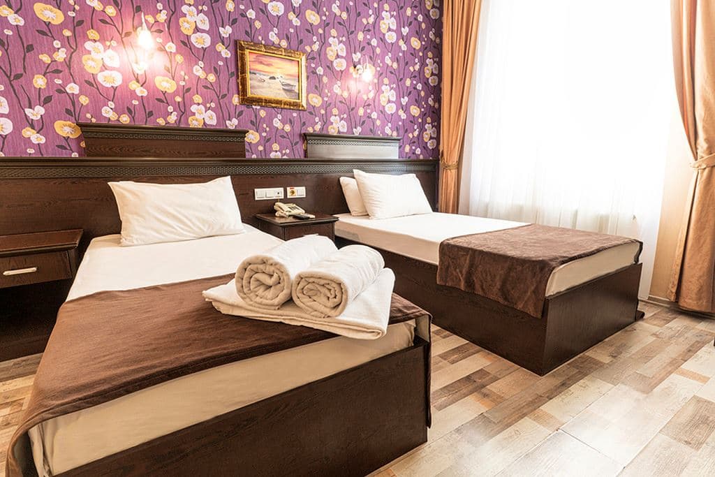 rooms-twin-room